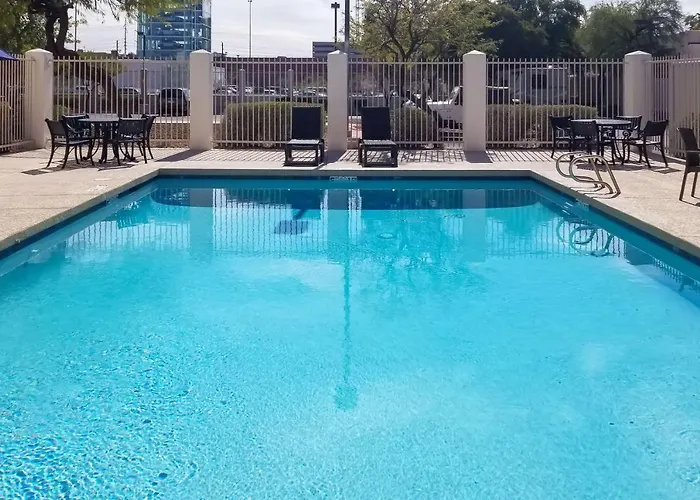Hotel Comfort & Phoenix Sky Harbor Airport 3*