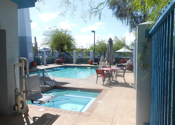 Hotel Comfort & Phoenix Sky Harbor Airport 3*